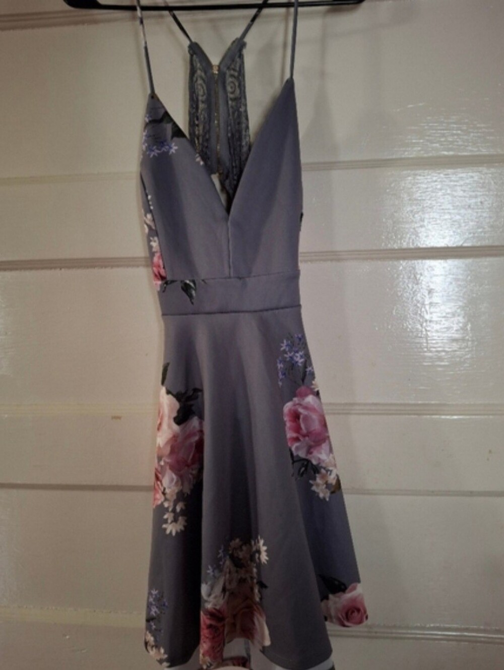 Iris Floral Backless Dress in Gray and Pink
